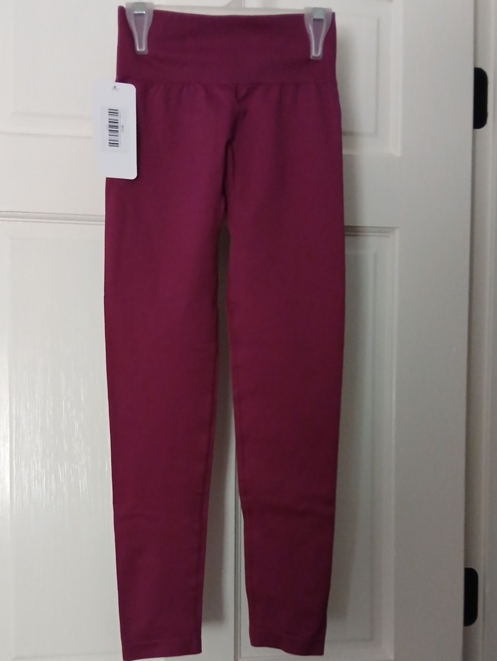 NWT..Velocity Stretch Pull-On Leggings in Magenta